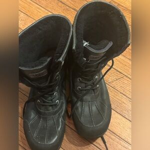 Ugg vibram waterproof boots s/n Adirondack size 9 unisex